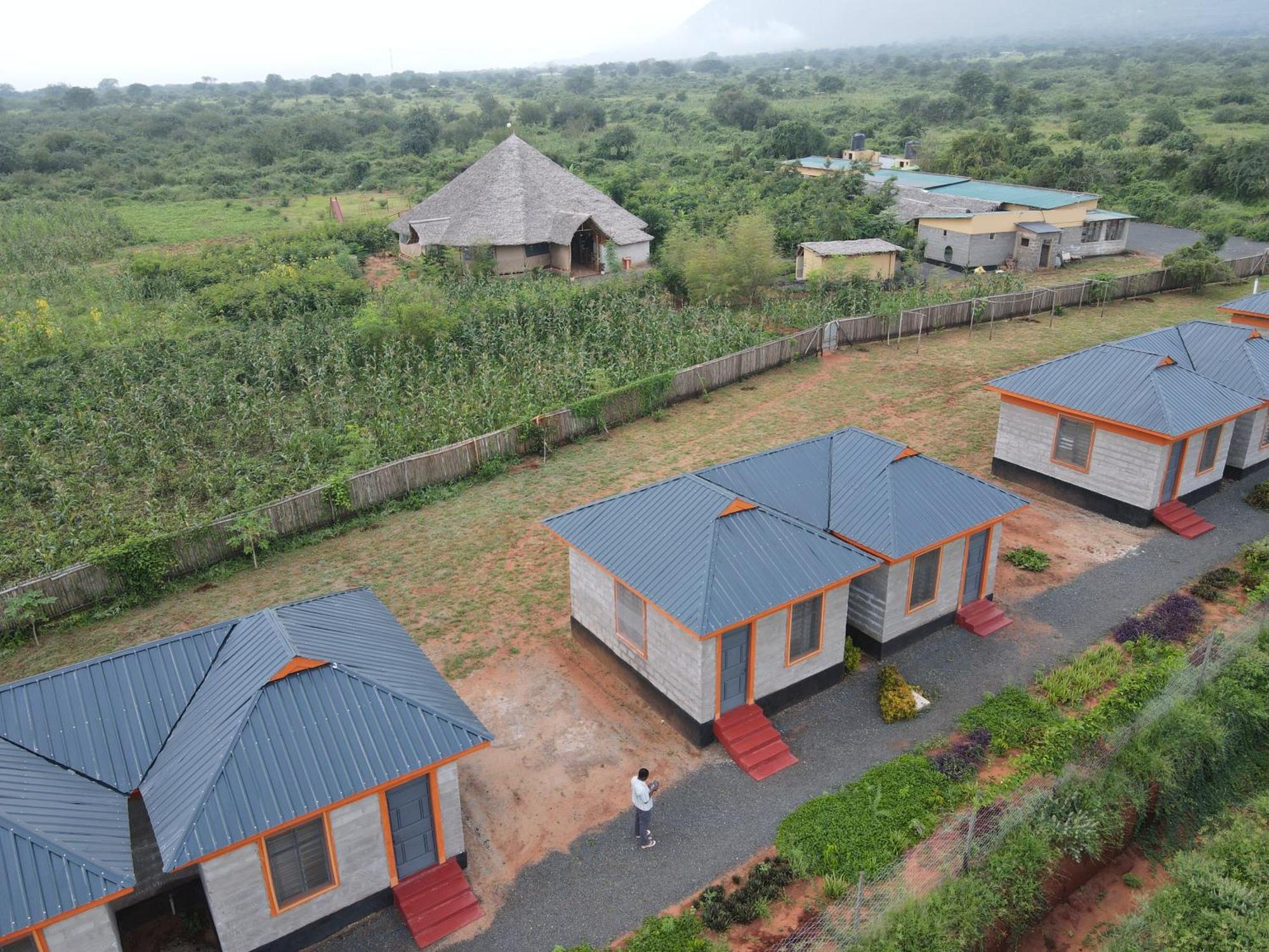 Tausa Tsavo Eco Lodge Voi エクステリア 写真